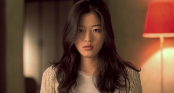 Movie still from “Il Mare” (2000), directed by Hyun-seung Lee – A woman with long black hair wearing a white shirt; Close Up shot, Low angle