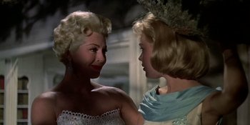 Movie still from “Imitation of Life” (1959), directed by Douglas Sirk – A woman and a girl are talking to each other; Close Up shot, Over the shoulder angle