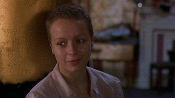Movie still from “In America” (2002), directed by Jim Sheridan – A woman with short blonde hair wearing a pink shirt; Close Up shot, Over the shoulder angle