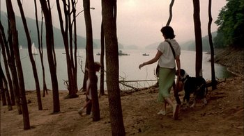 Movie still from “In Dreams” (1999), directed by Neil Jordan – A woman and a small child walking on a beach; Wide shot, High angle