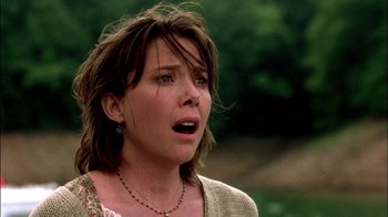 Movie still from “In Dreams” (1999), directed by Neil Jordan – A person with long brown hair; Close Up shot, Over the shoulder angle