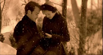 Movie still from “In the Cut” (2003), directed by Jane Campion – A man and a woman looking at a cell phone; Medium shot, High angle