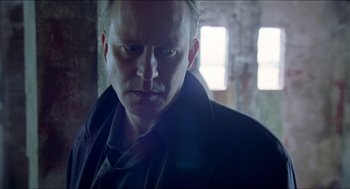 Movie still from “Insomnia” (1997), directed by Erik Skjoldbjærg – A person wearing a black jacket; Close Up shot, Low angle