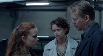 Movie still from “Insomnia” (1997), directed by Erik Skjoldbjærg – Two women and a man are talking to each other; Close Up shot, Over the shoulder angle