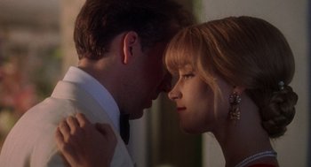 Movie still from “It Could Happen to You” (1994), directed by Andrew Bergman – A man and a woman face to face in front of a wall; Close Up shot, Low angle
