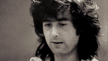 Movie still from “It Might Get Loud” (2008), directed by Davis Guggenheim – A black and white photo of a man with long hair; Close Up shot, Low angle