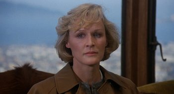 Movie still from “Jagged Edge” (1985), directed by Richard Marquand – A person with short hair; Close Up shot, Over the shoulder angle