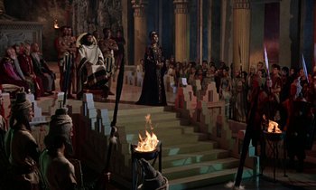 Movie still from “Jason and the Argonauts” (1963), directed by Don Chaffey – A crowd of people standing in front of a fire pit; Extreme Wide shot, High angle