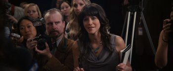 Movie still from “Jem and the Holograms” (2015), directed by Jon M. Chu – A group of people sitting next to each other in a room; Close Up shot, Over the shoulder angle