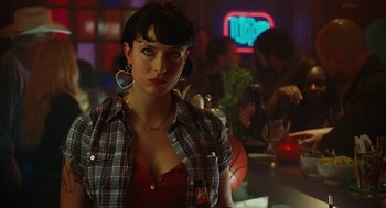 Movie still from “Jennifer's Body” (2009), directed by Karyn Kusama – A woman in a checkered shirt is posing for a picture; Close Up shot, Low angle