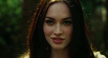 Movie still from “Jennifer's Body” (2009), directed by Karyn Kusama – A woman's face with long brown hair; Close Up shot, Over the shoulder angle