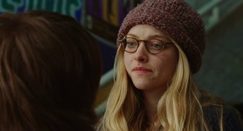 Movie still from “Jennifer's Body” (2009), directed by Karyn Kusama – A woman wearing glasses and a hat is looking at the camera; Close Up shot, Over the shoulder angle