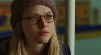 Movie still from “Jennifer's Body” (2009), directed by Karyn Kusama – A person wearing glasses and a hat; Close Up shot, Over the shoulder angle