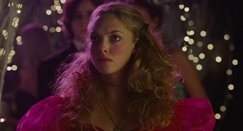 Movie still from “Jennifer's Body” (2009), directed by Karyn Kusama – A woman with long blonde curly hair wearing a red dress; Close Up shot, Over the shoulder angle