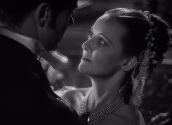 Movie still from “Jezebel” (1938), directed by William Wyler – A man and a woman are looking into each others eyes; Close Up shot, Over the shoulder angle