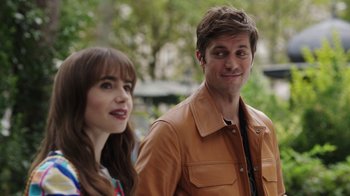 Movie still from “Emily in Paris” (2020), created by Darren Star – A man and a woman standing next to each other; Close Up shot, Over the shoulder angle