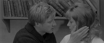 Movie still from “Jules and Jim” (1962), directed by François Truffaut – A man and a woman face to face in front of a book shelf; Close Up shot, Over the shoulder angle