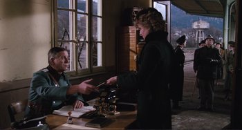 Movie still from “Julia” (1977), directed by Fred Zinnemann – A man and a woman are standing in front of a window; Medium shot, Over the shoulder angle