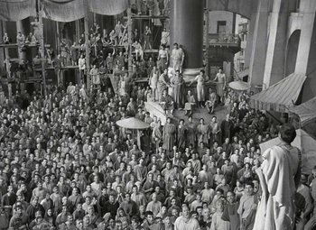 Movie still from “Julius Caesar” (1953), directed by Joseph L. Mankiewicz – A large group of people gathered together in a building; Extreme Wide shot, High angle