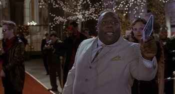 Movie still from “Just My Luck” (2006), directed by Donald Petrie – A man standing on a red carpet in front of a crowd of onlookers; Close Up shot, Over the shoulder angle