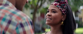 Movie still from “Keanu” (2016), directed by Peter Atencio – A woman wearing a headscarf talking to a man; Close Up shot, Over the shoulder angle