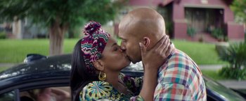 Movie still from “Keanu” (2016), directed by Peter Atencio – A man and a woman kissing each other in front of a building; Close Up shot, Over the shoulder angle
