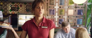Movie still from “Kidnap” (2017), directed by Luis Prieto – A woman in a red shirt is standing in front of a wall; Close Up shot, Over the shoulder angle