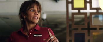 Movie still from “Kidnap” (2017), directed by Luis Prieto – A woman in a red shirt is talking to someone; Close Up shot, Over the shoulder angle