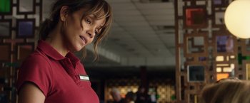 Movie still from “Kidnap” (2017), directed by Luis Prieto – A woman in a red shirt is standing in a room; Close Up shot, Over the shoulder angle
