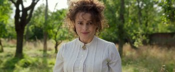 Movie still from “Enola Holmes” (2020), directed by Harry Bradbeer – A person with curly hair wearing a white shirt; Close Up shot, Low angle