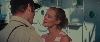 Movie still from “King Kong” (1976), directed by John Guillermin – A man and a woman standing next to each other; Close Up shot, Over the shoulder angle