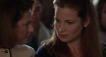 Movie still from “Kissing Jessica Stein” (2001), directed by Charles Herman-Wurmfeld – Two women are talking to each other at a party; Close Up shot, Over the shoulder angle