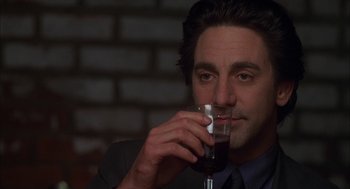 Movie still from “Kissing Jessica Stein” (2001), directed by Charles Herman-Wurmfeld – A person holding a glass of wine; Close Up shot, Over the shoulder angle