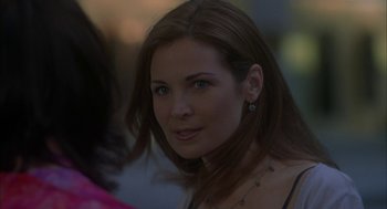 Movie still from “Kissing Jessica Stein” (2001), directed by Charles Herman-Wurmfeld – A person wearing a dress; Close Up shot, Over the shoulder angle