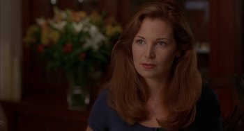 Movie still from “Kissing Jessica Stein” (2001), directed by Charles Herman-Wurmfeld – A person with long red hair; Close Up shot, Over the shoulder angle