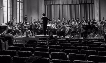 Movie still from “The Truth” (1960), directed by Henri-Georges Clouzot – A person standing in front of a large group of people; Extreme Wide shot, High angle