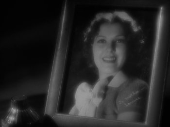 Movie still from “Lady for a Day” (1933), directed by Frank Capra – An old photo of a woman in a mirror; Extreme Close Up shot, High angle