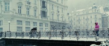 Movie still from “Last Holiday” (2006), directed by Wayne Wang – Two people are walking on a bridge in the snow; Extreme Wide shot, Low angle