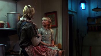 Movie still from “Leatherface: Texas Chainsaw Massacre III” (1990), directed by Jeff Burr – A woman and a little girl sitting in a room; Medium shot, Over the shoulder angle
