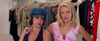 Movie still from “Legally Blonde” (2001), directed by Robert Luketic – Two young women posing for a picture in a store; Medium shot, Over the shoulder angle