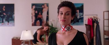 Movie still from “Legally Blonde” (2001), directed by Robert Luketic – A woman wearing a neck scarf standing in front of a mirror; Close Up shot, Over the shoulder angle