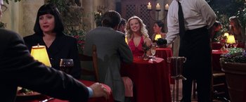Movie still from “Legally Blonde” (2001), directed by Robert Luketic – A man and a woman are sitting at a table; Medium shot, Over the shoulder angle