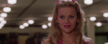 Movie still from “Legally Blonde” (2001), directed by Robert Luketic – A person with long blonde hair; Close Up shot, Over the shoulder angle
