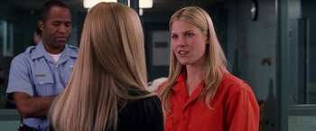 Movie still from “Legally Blonde” (2001), directed by Robert Luketic – Two women talking to each other in front of a mirror; Close Up shot, Over the shoulder angle