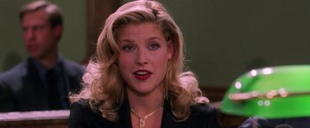 Movie still from “Legally Blonde” (2001), directed by Robert Luketic – A person with long blonde hair; Close Up shot, Over the shoulder angle