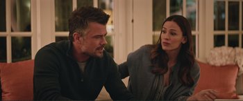 Movie still from “Love, Simon” (2018), directed by Greg Berlanti – A man and a woman sitting next to each other in a room; Close Up shot, Over the shoulder angle