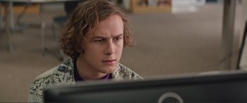 Movie still from “Love, Simon” (2018), directed by Greg Berlanti – A man sitting in front of a computer monitor; Close Up shot, Over the shoulder angle