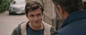 Movie still from “Love, Simon” (2018), directed by Greg Berlanti – A young man is talking to another young man; Close Up shot, Over the shoulder angle