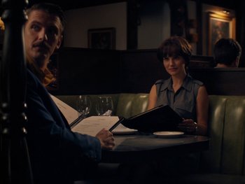 Movie still from “Lucy in the Sky” (2019), directed by Noah Hawley – A man and a woman are sitting at a table; Medium shot, Over the shoulder angle