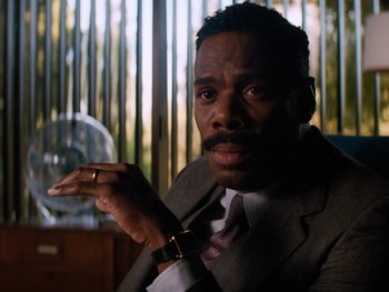 Movie still from “Lucy in the Sky” (2019), directed by Noah Hawley – A man in a suit and tie holding out his hand; Close Up shot, Low angle